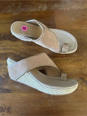 Donald Pliner Gyer Tan Suede Wedge Thong Sandals - Size 8